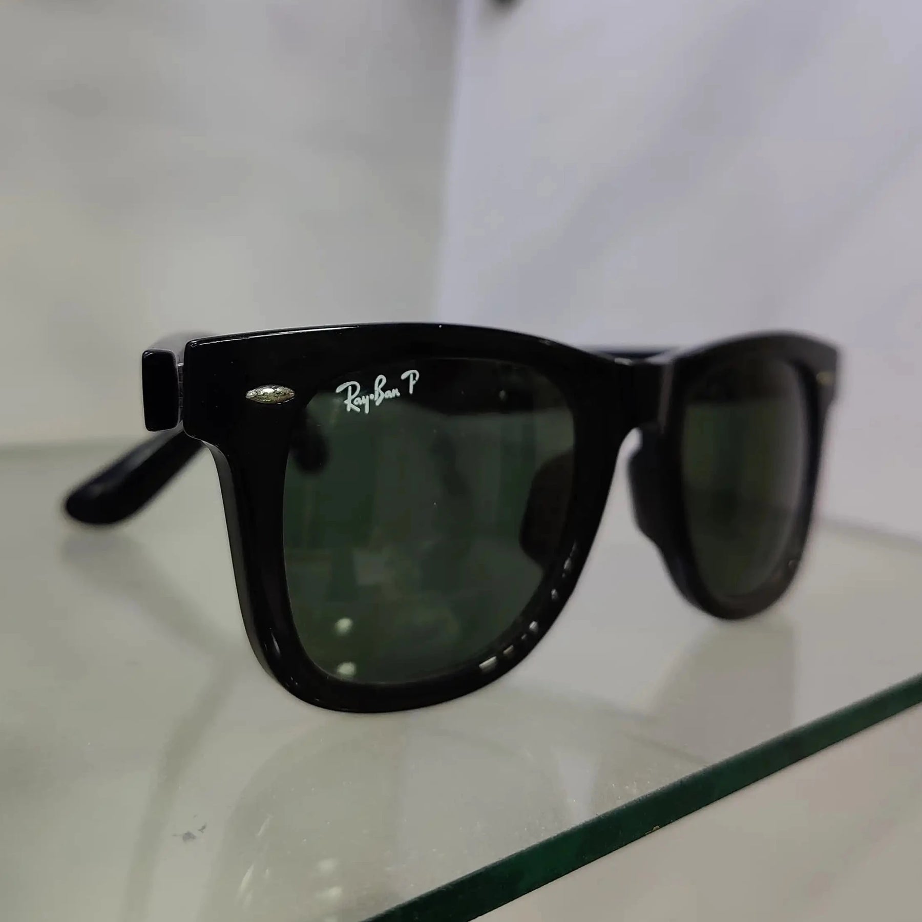 Buy Ray-Ban Wayfarer Sunglasses in Pakistan – Stylish & Affordable | ChushMato